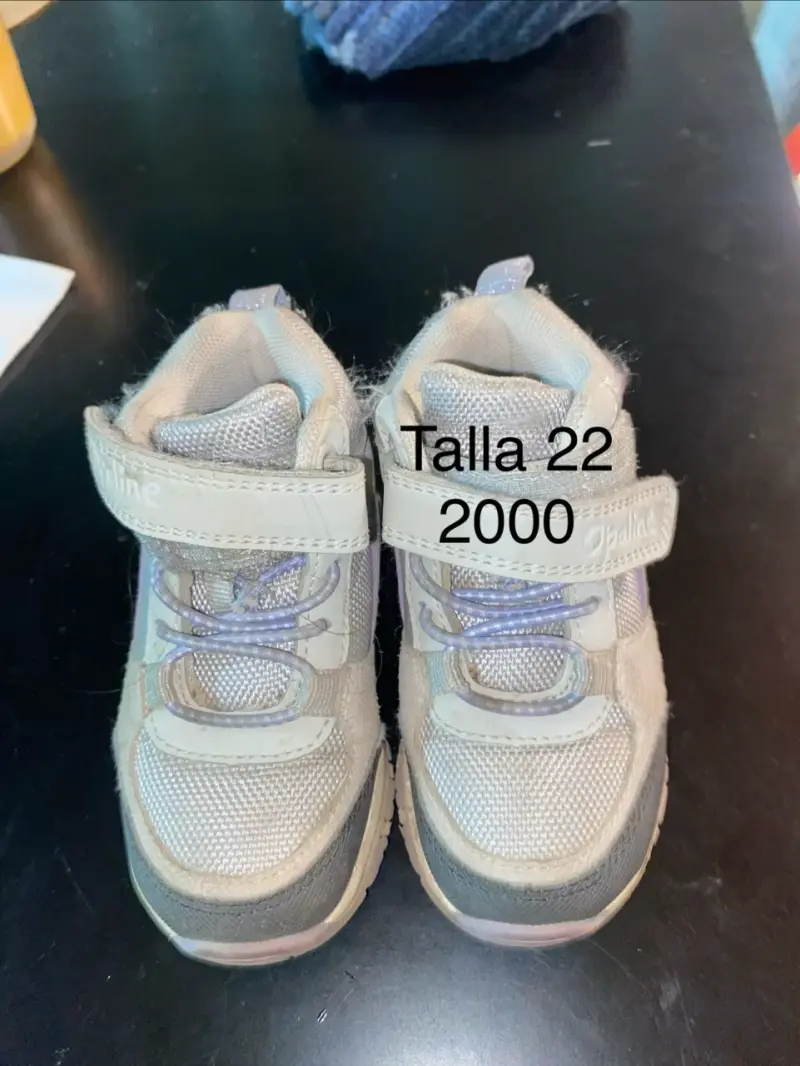 Zapatillas de bebé talla 22