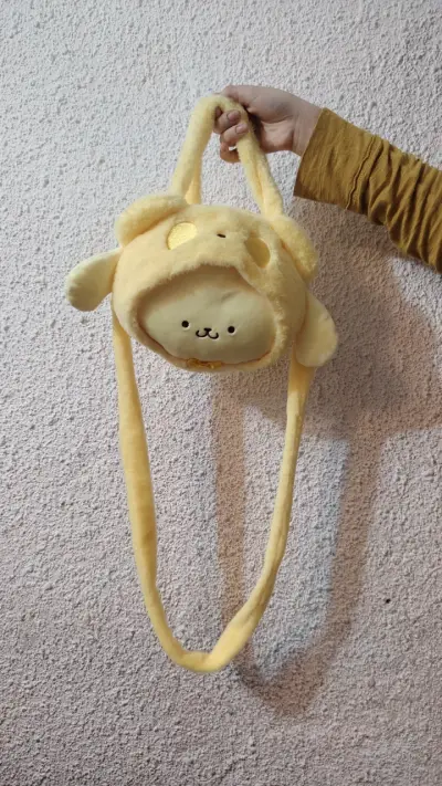 Bolso de felpa amarillo con diseño de pompompurin - miniatura 1