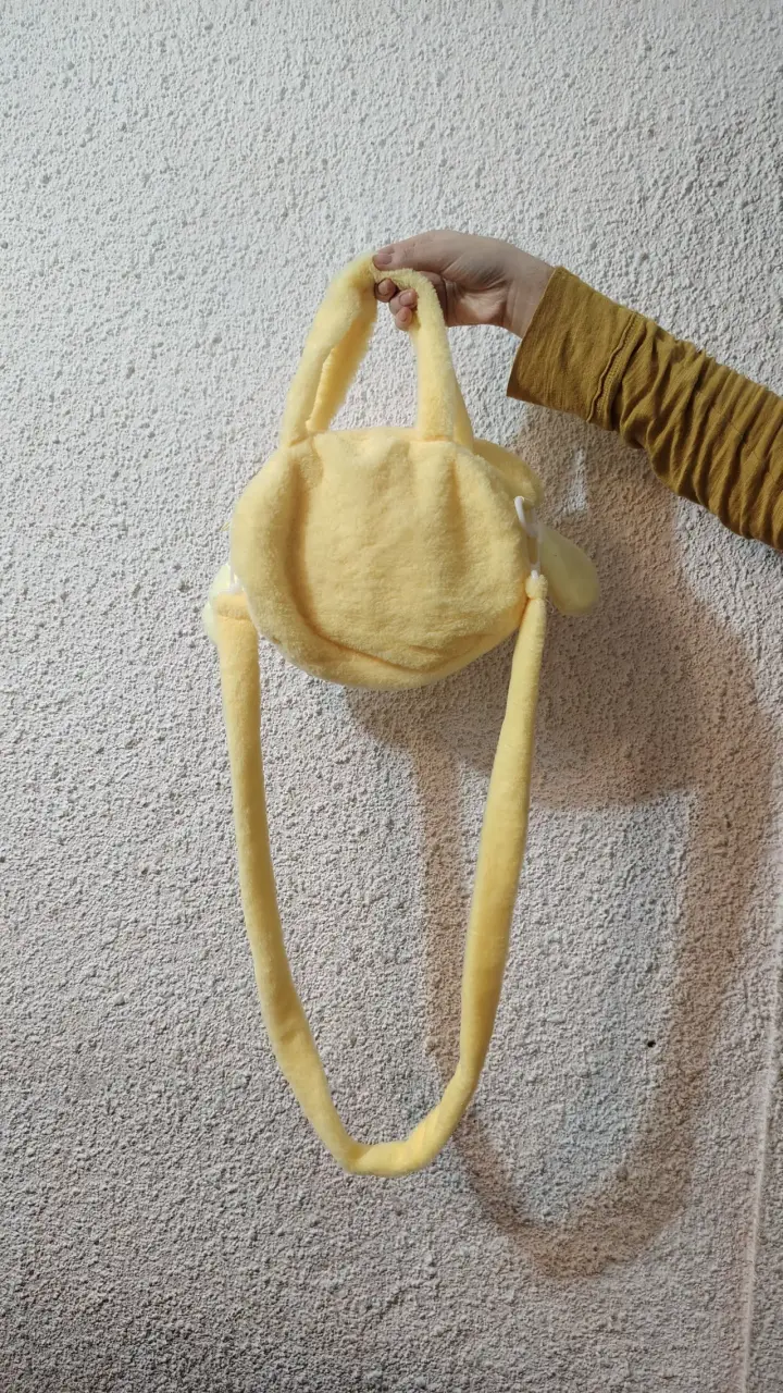 Bolso de felpa amarillo con diseño de pompompurin - 2