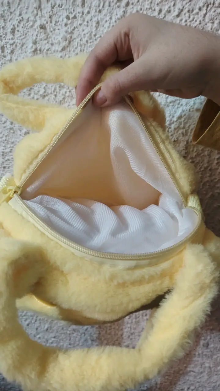 Bolso de felpa amarillo con diseño de pompompurin - 3