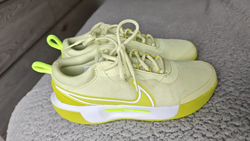 Zapatillas deportivas amarillas para mujer - 1