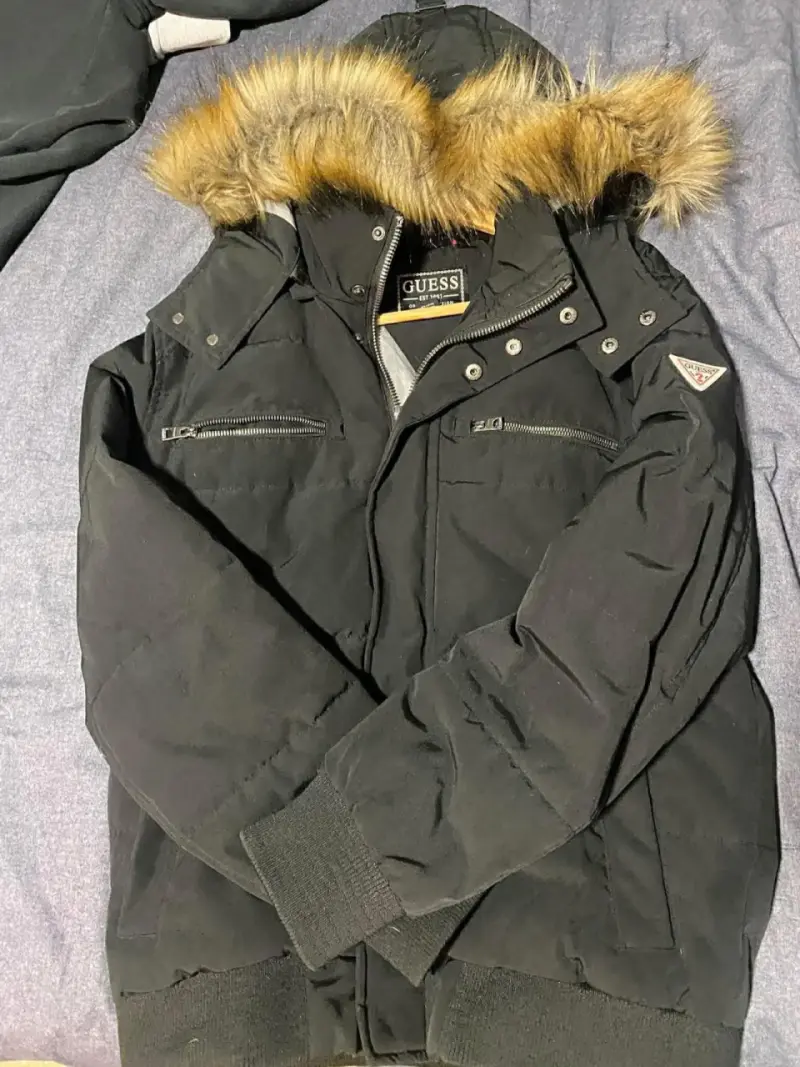 Chaqueta Guess con capucha - 1
