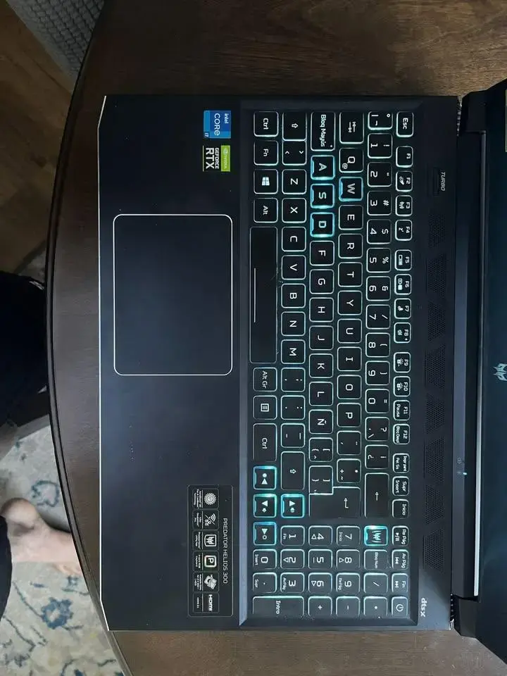 Laptop Acer Predator Helios 300 con Intel Core i7 y RTX - 1