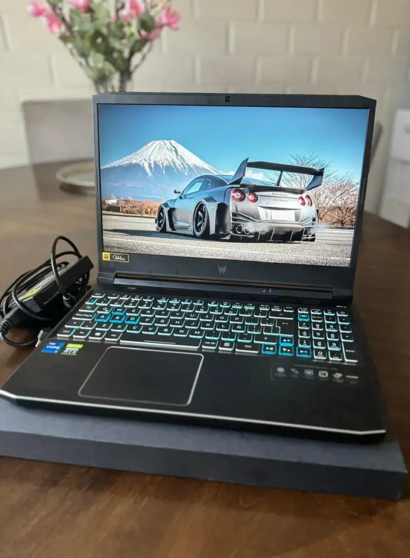Laptop Acer Predator Helios 300 con Intel Core i7 y RTX - 4