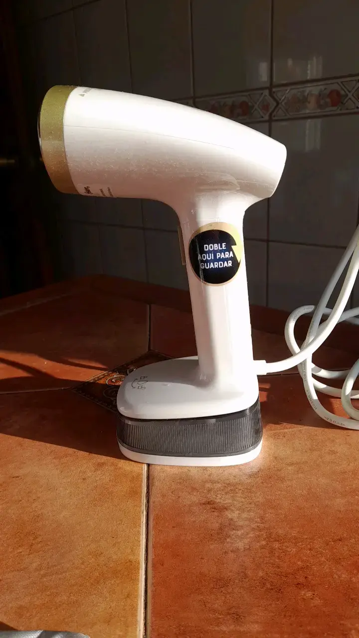 Plancha a vapor portátil con accesorios - 1