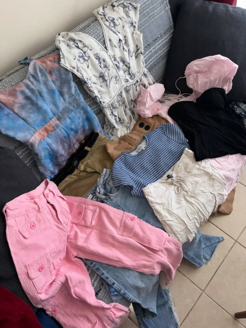 Lote de ropa femenina variada en buen estado - 1