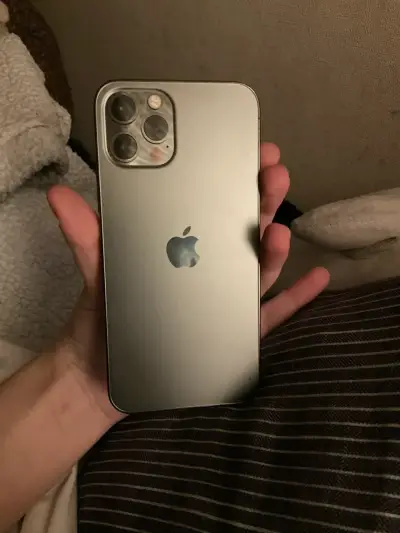 iPhone 12 Pro en excelente estado - miniatura 1