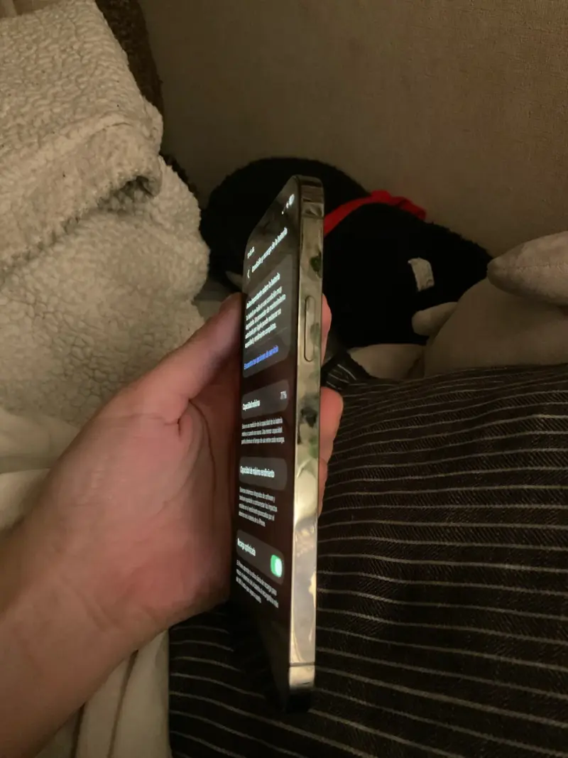 iPhone 12 Pro en excelente estado - 3