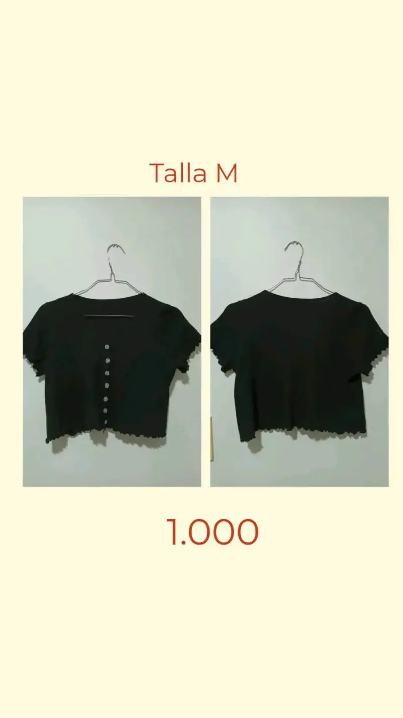 Polera corta negra con botones talla M