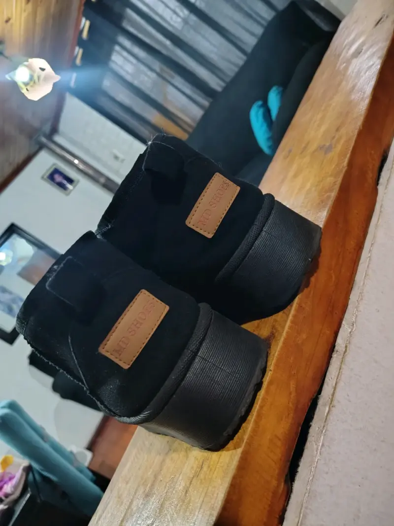 Zapatillas deportivas blancas con detalles rosados - 4