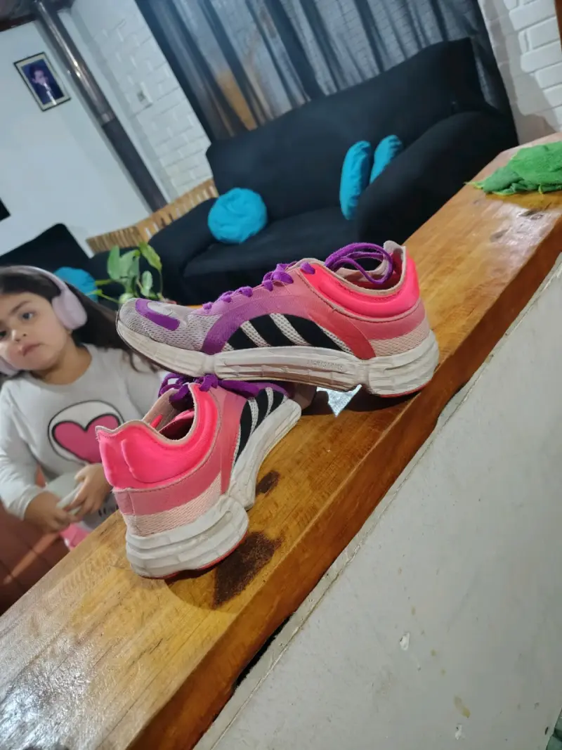 Zapatillas deportivas blancas con detalles rosados - 6
