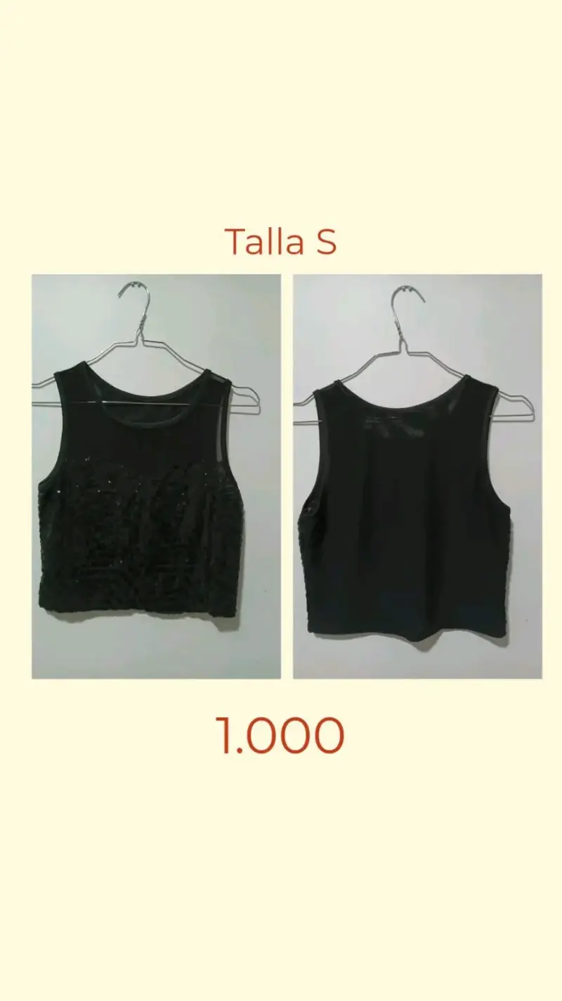 Top corto negro con lentejuelas talla S