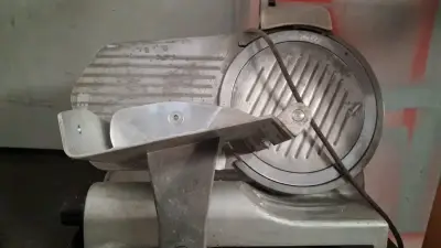 Cortadora de fiambres industrial usada - miniatura 1