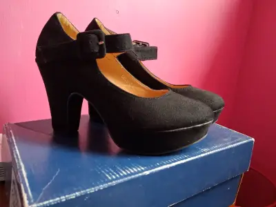 Zapatos de tacón alto negros con hebilla - miniatura 1