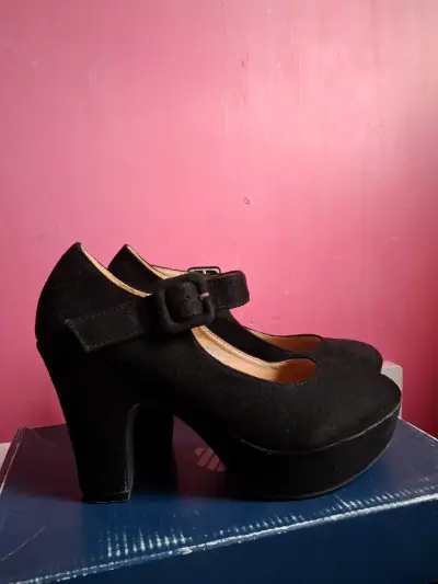 Zapatos de tacón alto negros con hebilla - miniatura 3