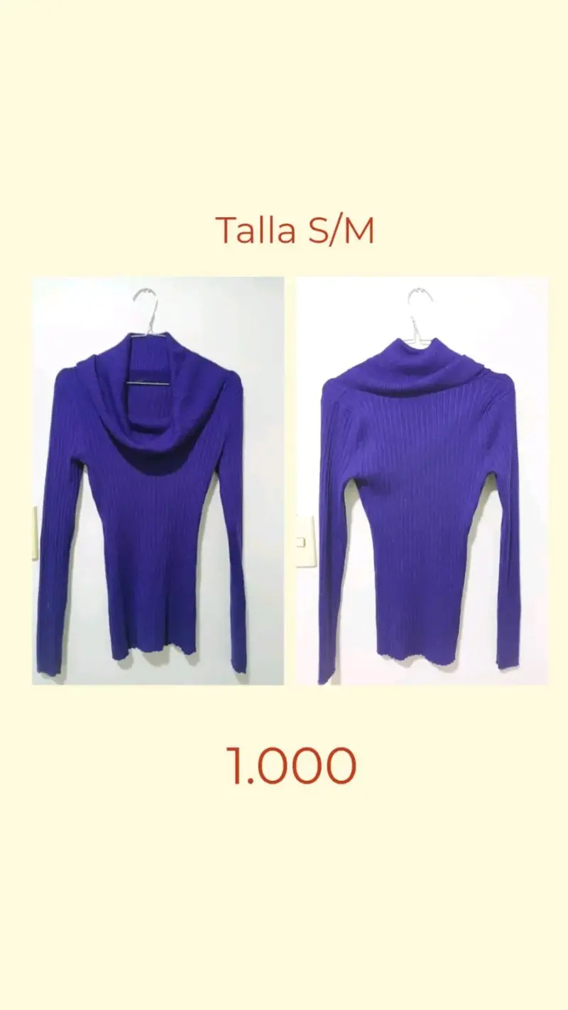 Suéter morado de cuello alto talla S/M