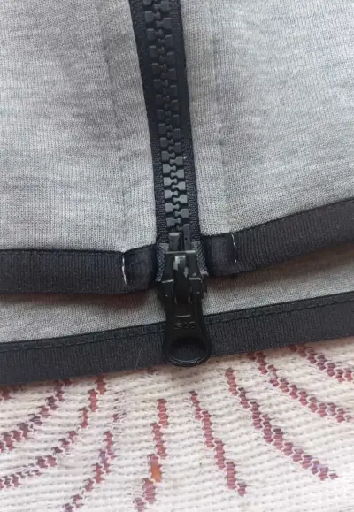 Polerón con capucha Nike gris - miniatura 3
