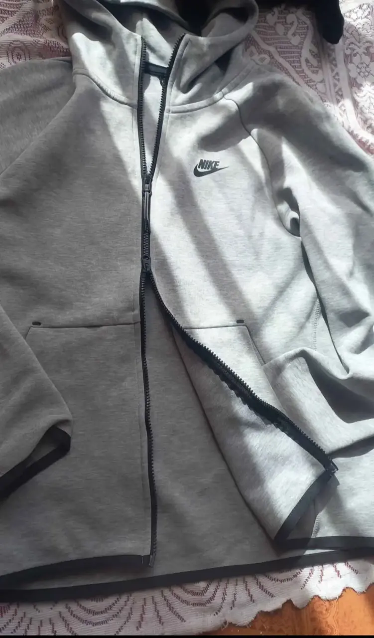 Polerón con capucha Nike gris - 4