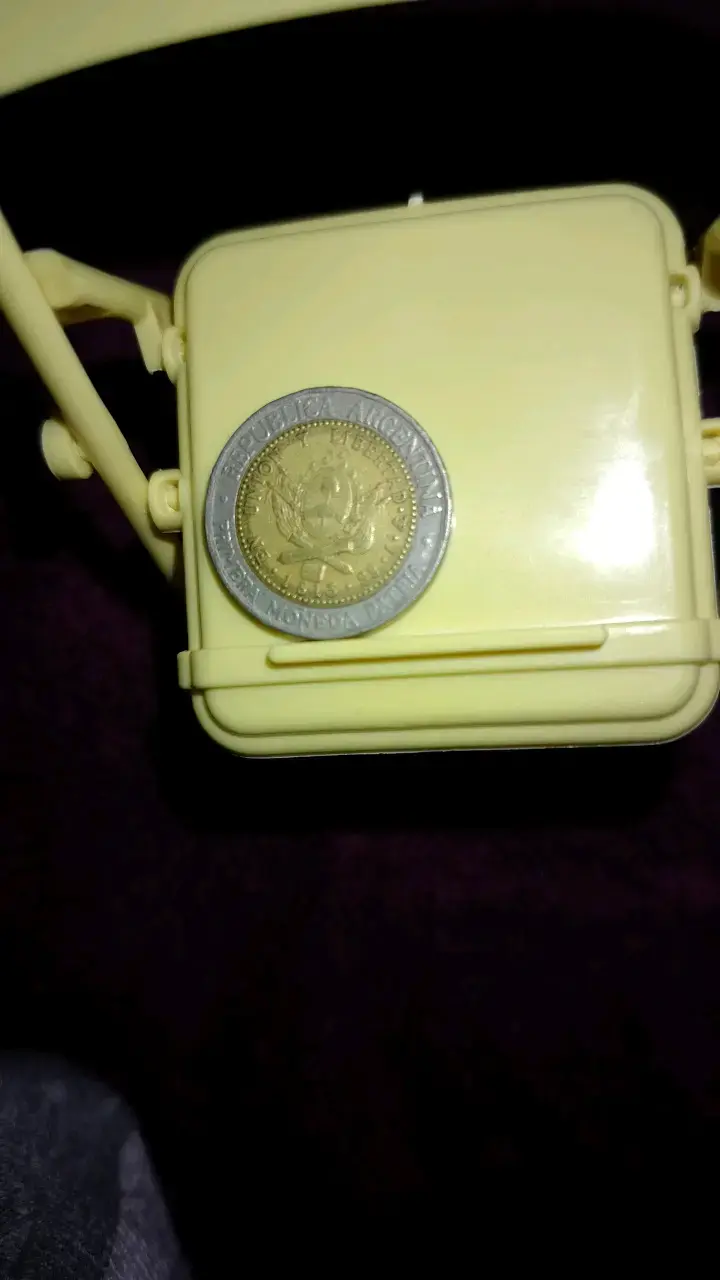 Moneda Argentina de $1 - 2