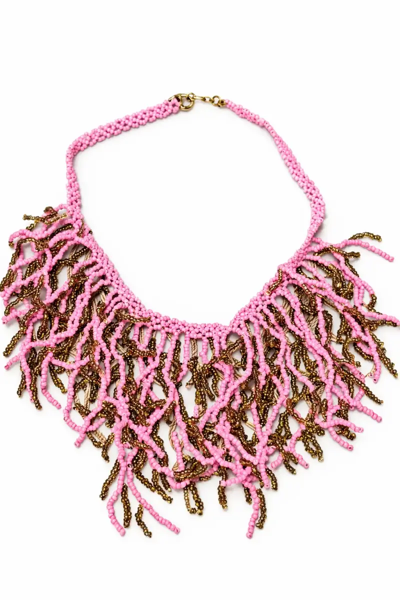 Collar artesanal de cuentas rosadas y doradas