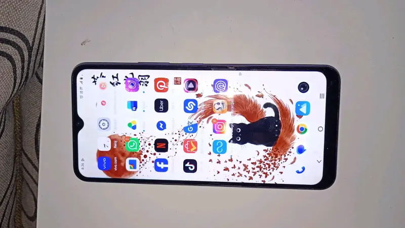 Smartphone Vivo V25e color morado - 4
