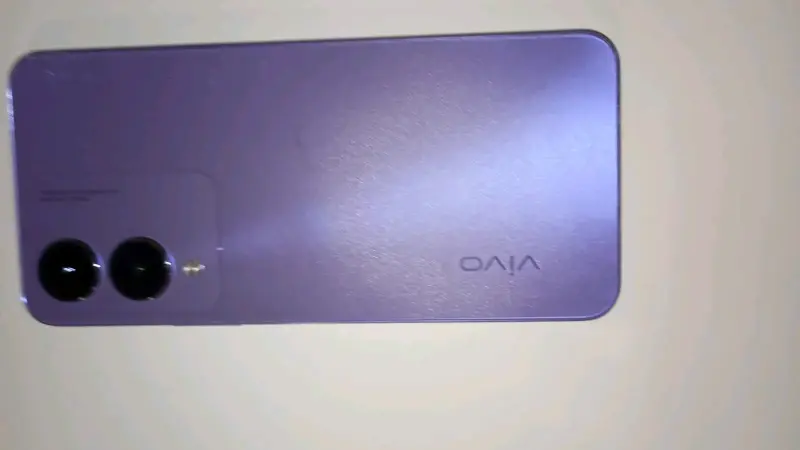Smartphone Vivo V25e color morado - 5