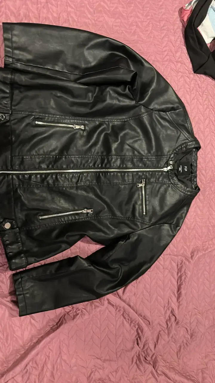 Chaqueta de cuero sintético negra para mujer - 1