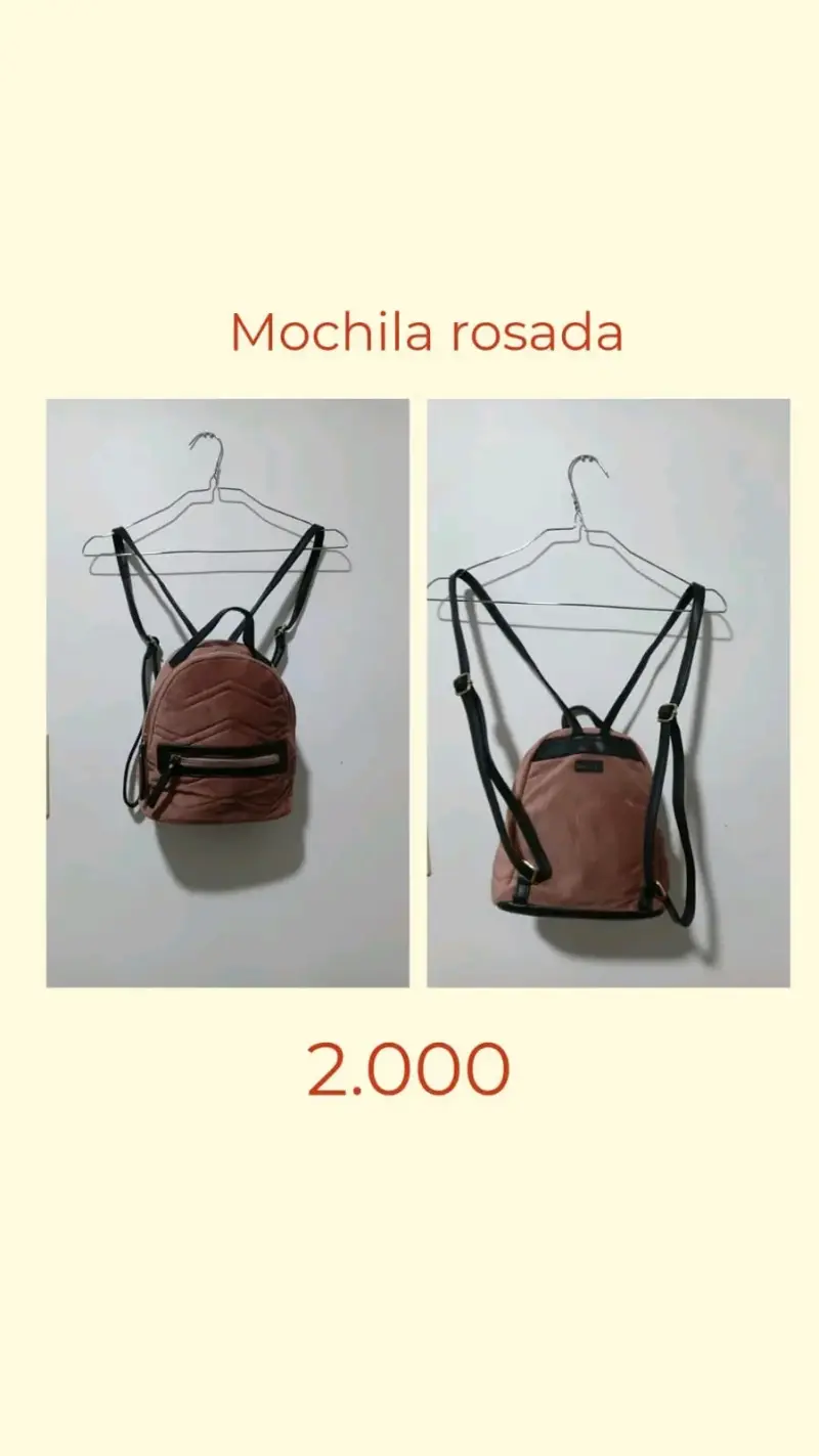 Mochila rosada pequeña con correas negras
