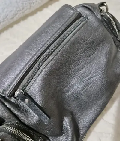 Bolso bandolera de cuero gris Amphora - miniatura 4