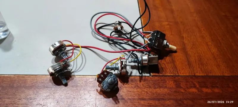 Kit de potenciómetros y switch para guitarra eléctrica - 2