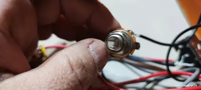 Kit de potenciómetros y switch para guitarra eléctrica - miniatura 5