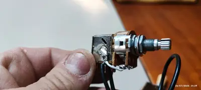 Kit de potenciómetros y switch para guitarra eléctrica - miniatura 6