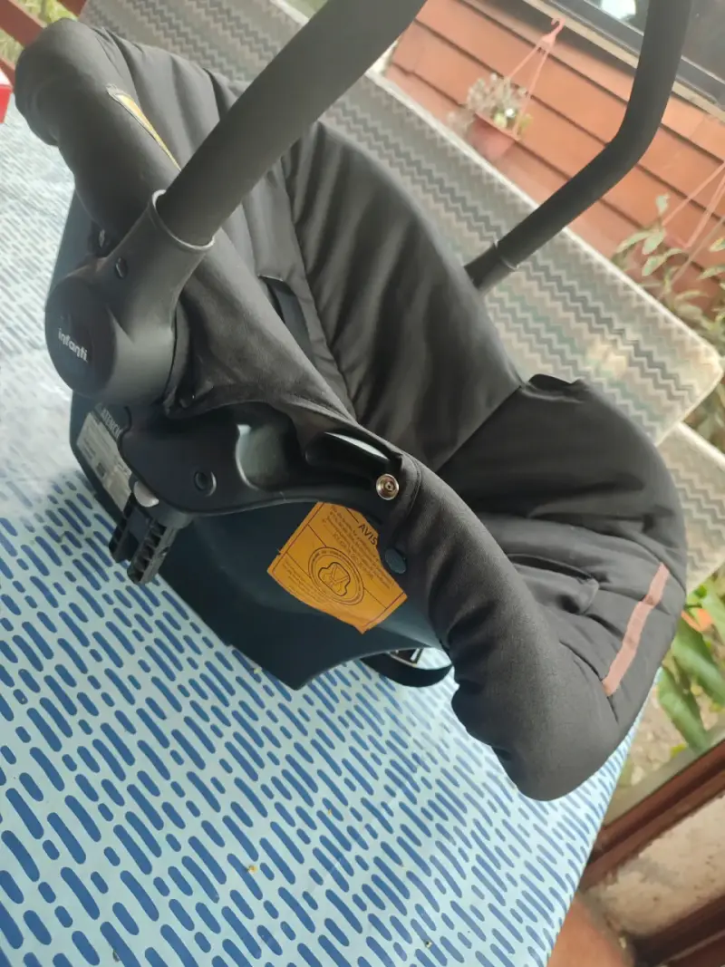Silla de Auto para Bebé Infanti Negra - 5