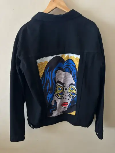 Chaqueta negra denim con diseño en espalda - miniatura 2