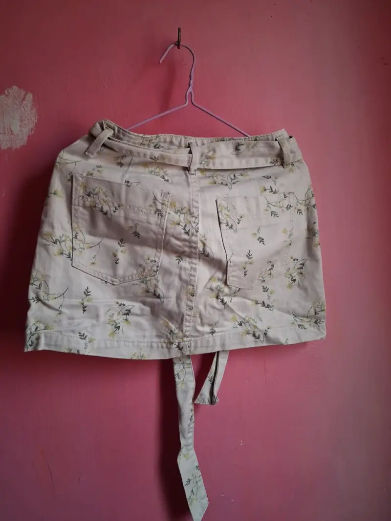 Falda corta floral beige Index XS