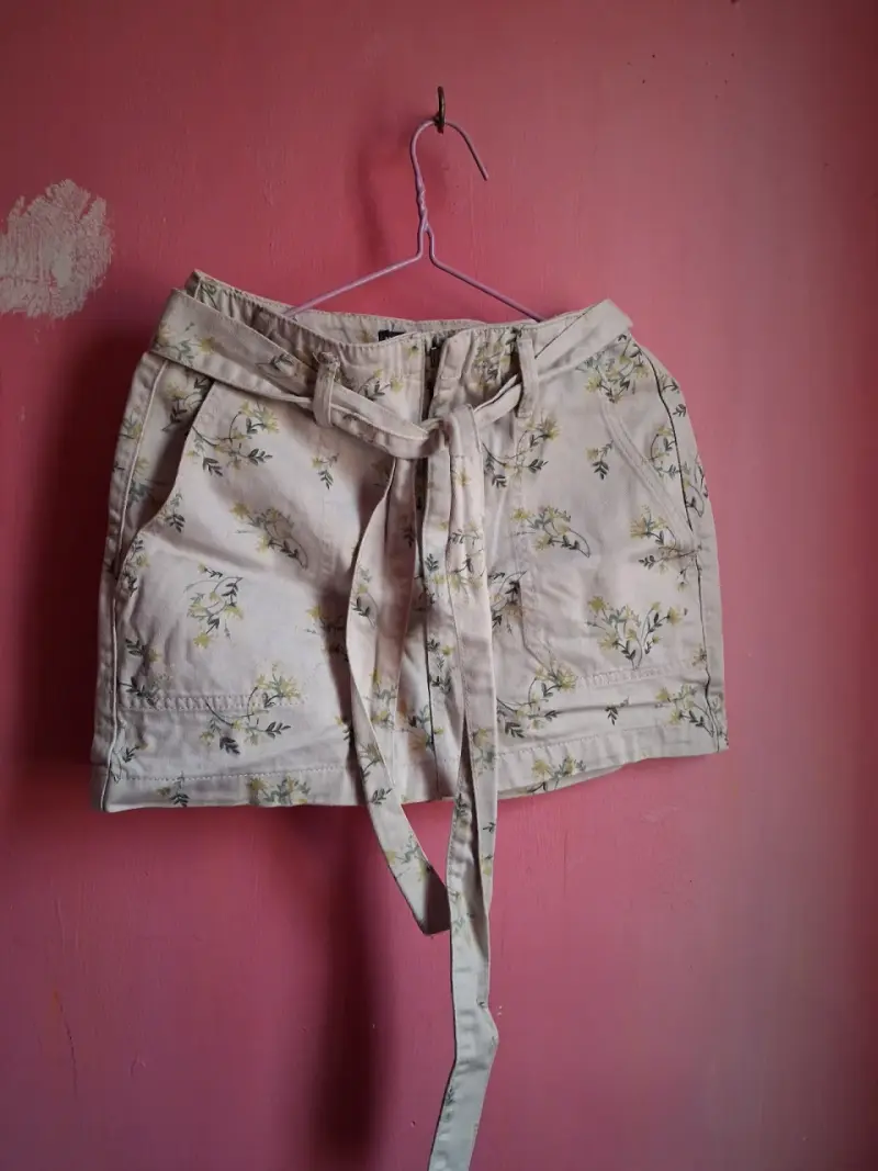 Falda corta floral beige Index XS - 2