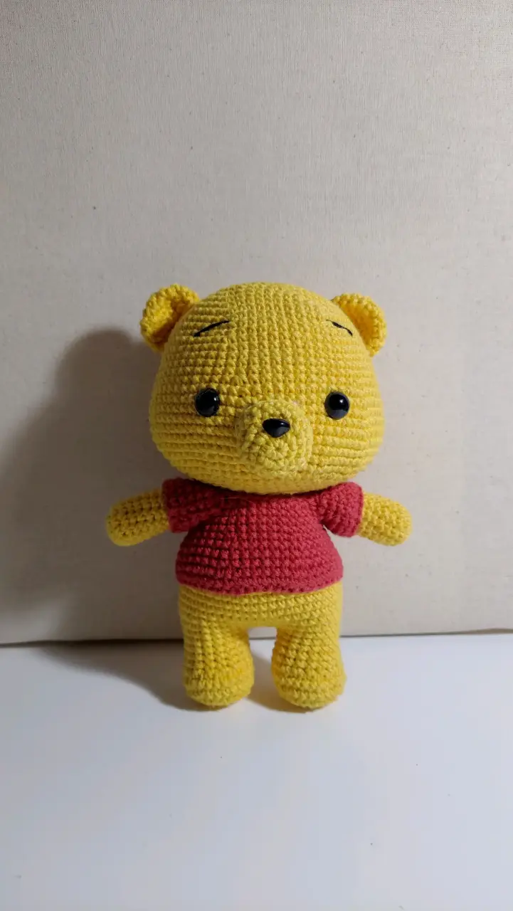 Muñeco tejido a crochet Winnie Pooh