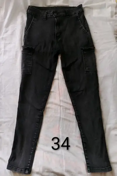 Pantalones negros de mujer en buen estado - miniatura 4