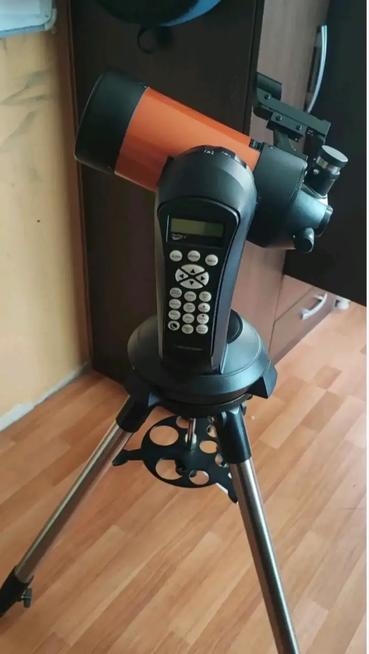 Telescopio Celestron NexStar con Accesorios - 1