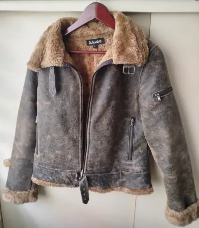 Chaqueta de cuero sintético con forro de piel para invierno - miniatura 2