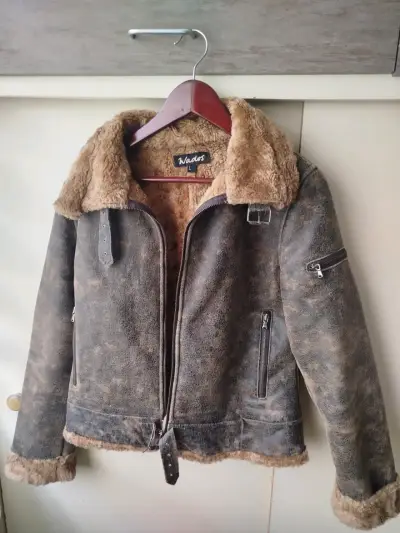 Chaqueta de cuero sintético con forro de piel para invierno - miniatura 3