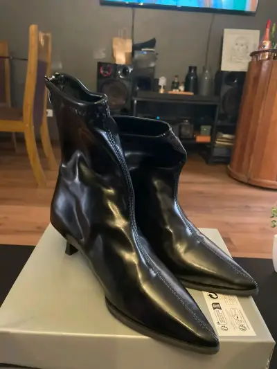 Botines de cuerina negro con tacón bajo - miniatura 2