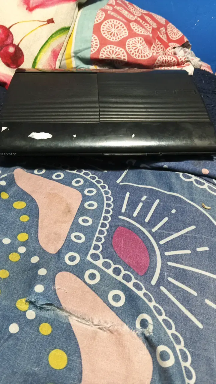 Consola Sony PS3 Super Slim usada - 1
