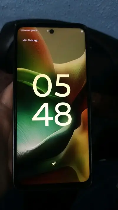 Smartphone Motorola Moto G15 con triple cámara - miniatura 1