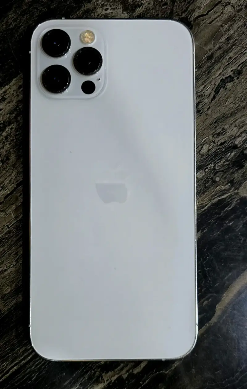 iPhone 12 Pro 128GB Plata en buen estado - 2