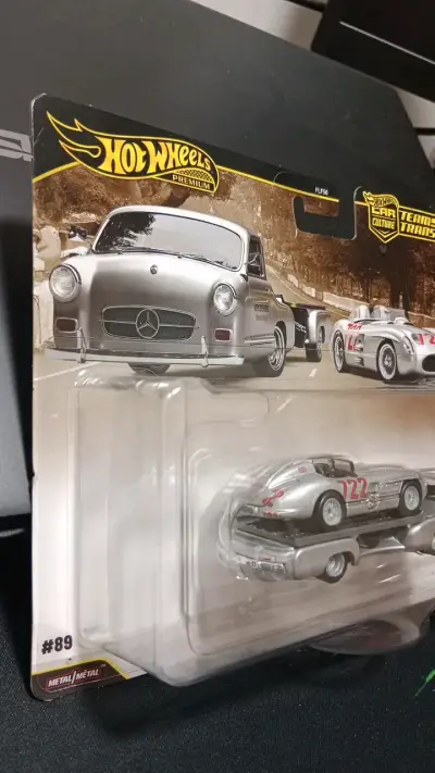 Hot Wheels Mercedes-Benz 300 SLR Team Transport - miniatura 3