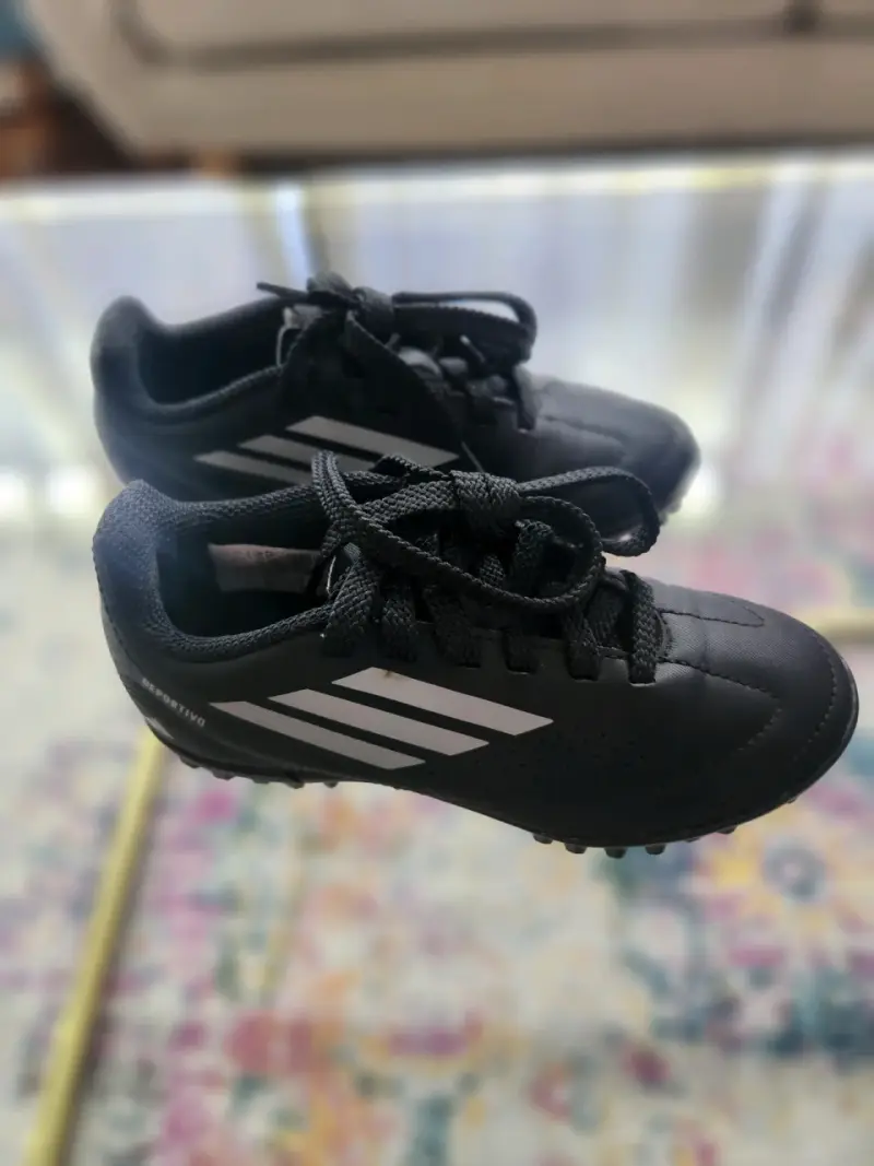 Zapatillas de fútbol Adidas talla 30 niños