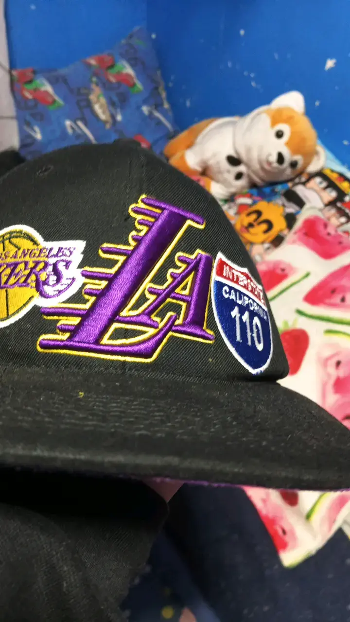 Gorra negra Los Angeles Lakers con logo bordado - 1