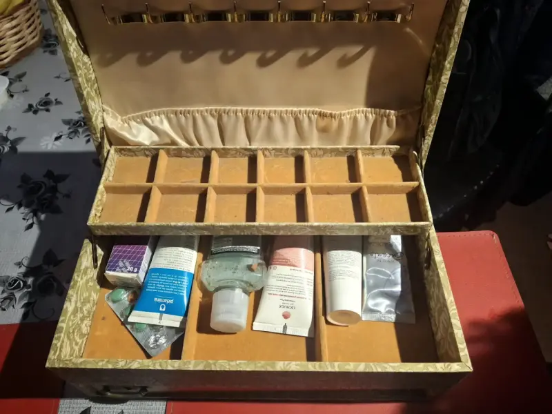 Caja organizadora de cosméticos vintage - 1