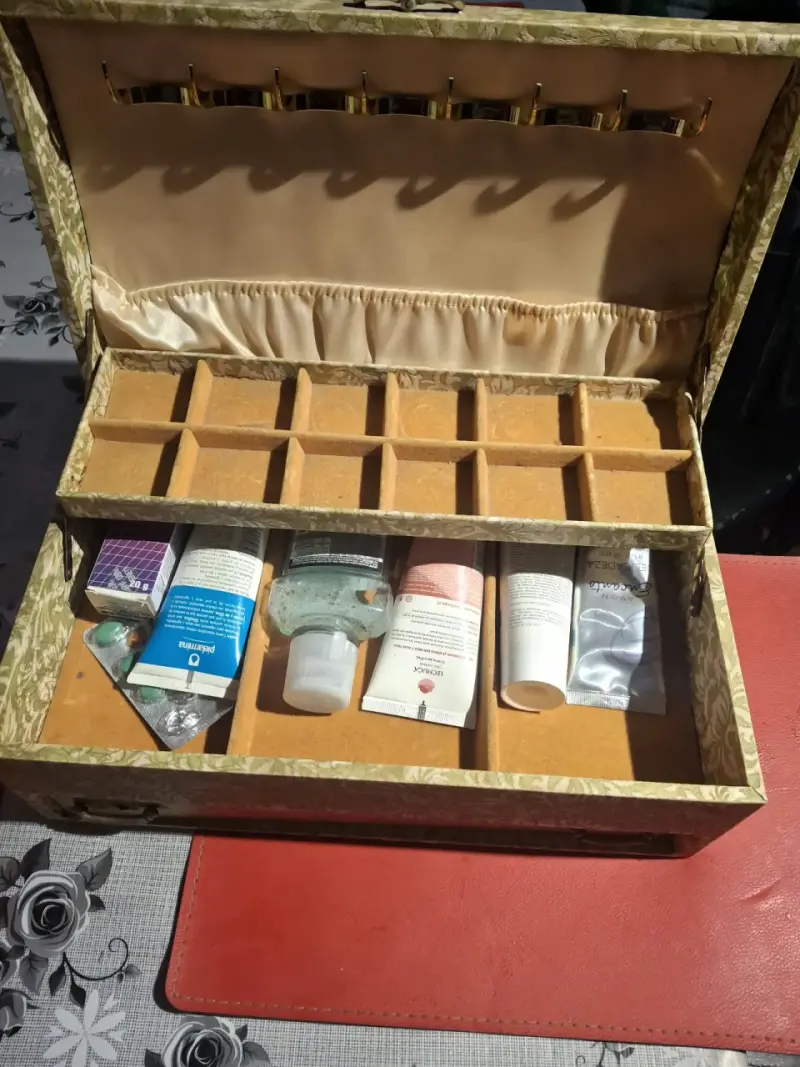 Caja organizadora de cosméticos vintage - 2